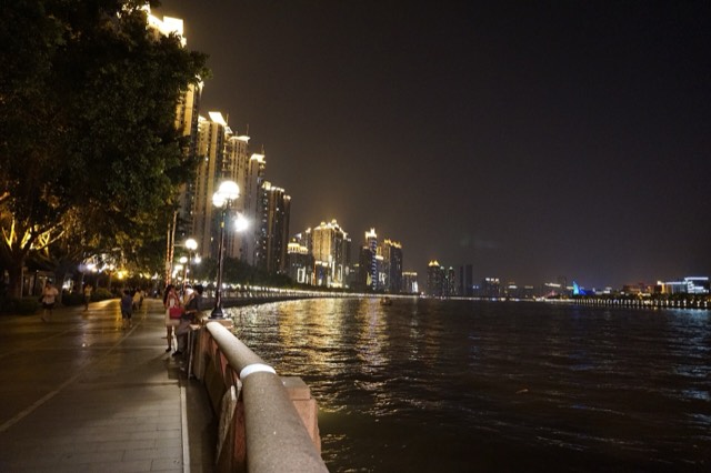 ล่องเรือแม่น้ำจูเจียงยามค่ำ