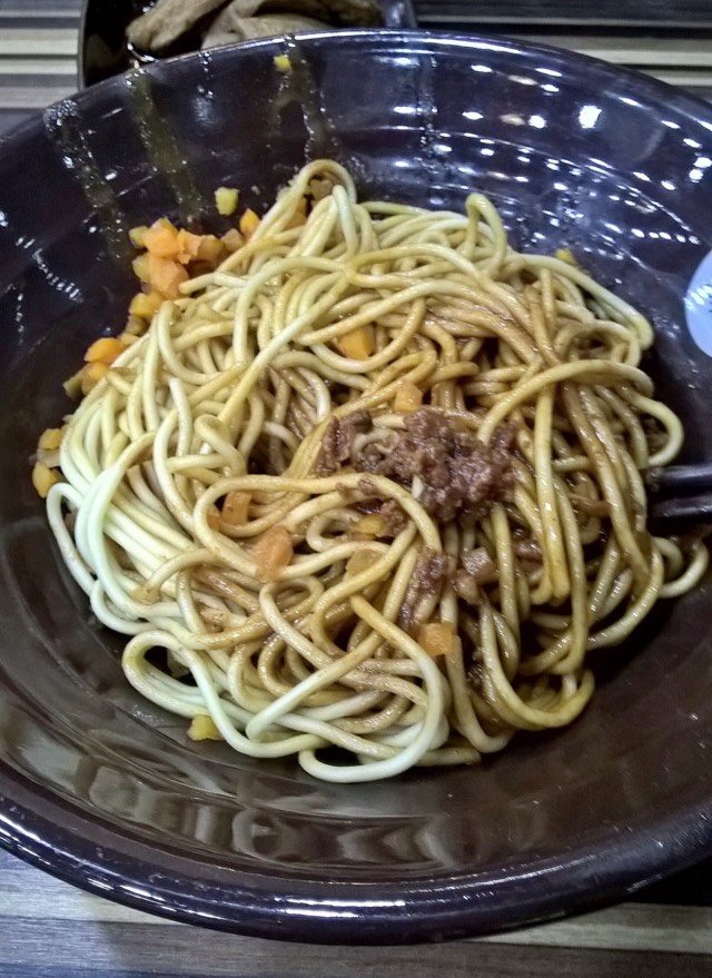 บะหมี่แห้งร้อน (เร่อก้านเมี่ยน)